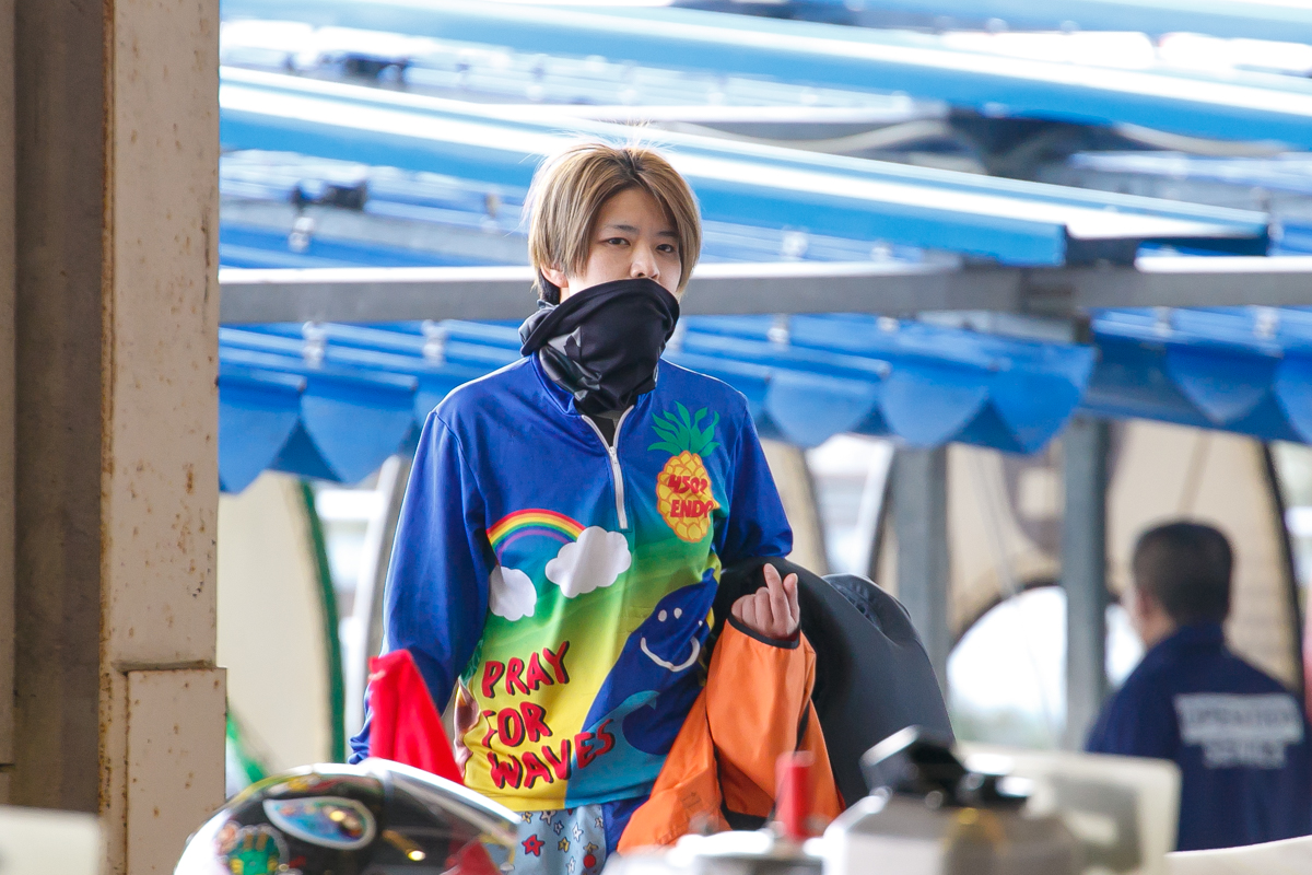女子ナンバーワン4502遠藤エミ選手直筆サイン入りSGジャンパー上下